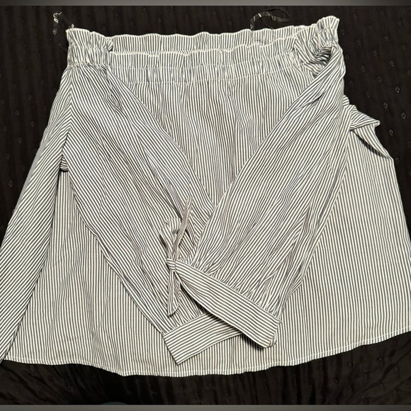 American Eagle Off-the-Shoulder Top - Picture 3 of 5